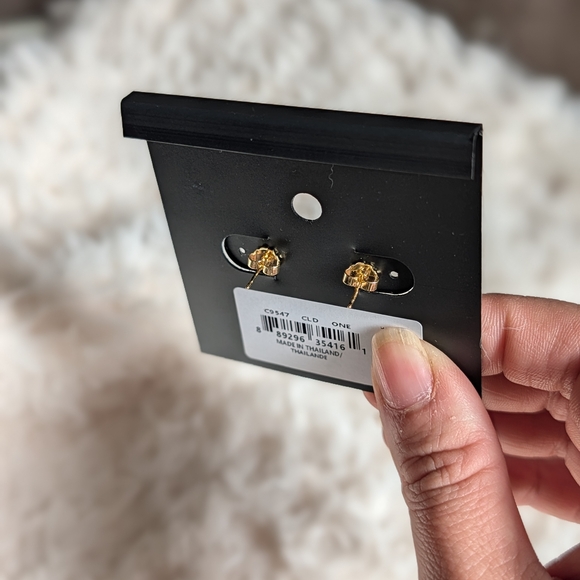 Coach White Daisy Enamel Gold Drop Earrings - Picture 4 of 5